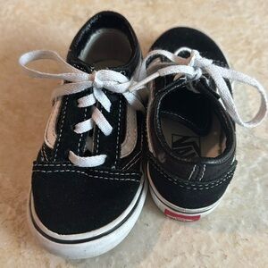 Black low top Vans size 7. Unisex